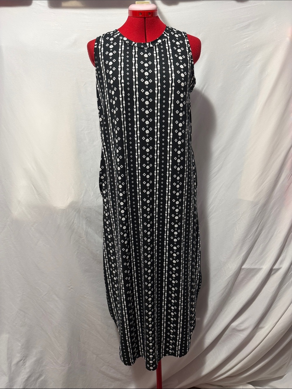 Sleeveless Black & White Patterned Midi Dress